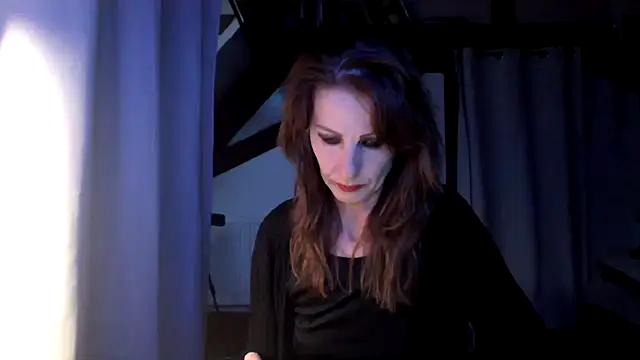 MissDyannis online show from April 13, 2026, 6:02 pm