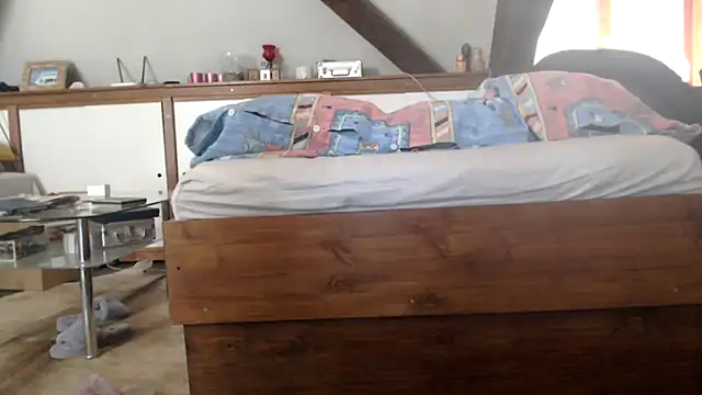 MissDyannis online show from April 20, 2026, 9:23 am