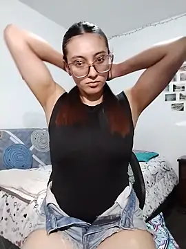 bellastorme04 online show from May 15, 2026, 3:13 am