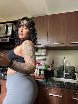 SugarTroubl33 online show from December 16, 2025, 1:16 pm