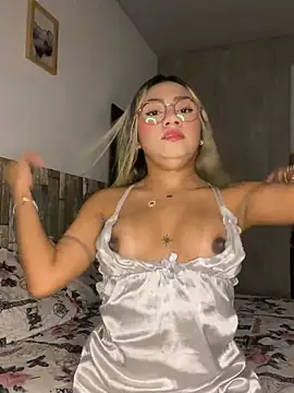 Vicky-Nova online show from October 29, 2025, 3:09 am