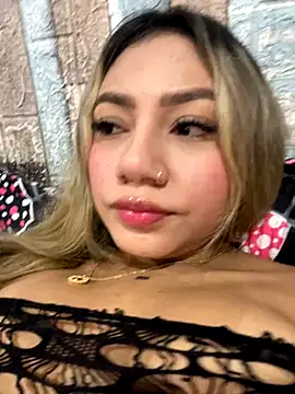 Vicky-Nova online show from November 19, 2025, 4:12 am