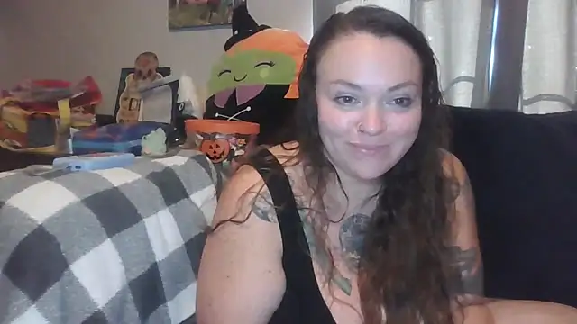 BartenderSteph online show from October 31, 2025, 5:47 pm