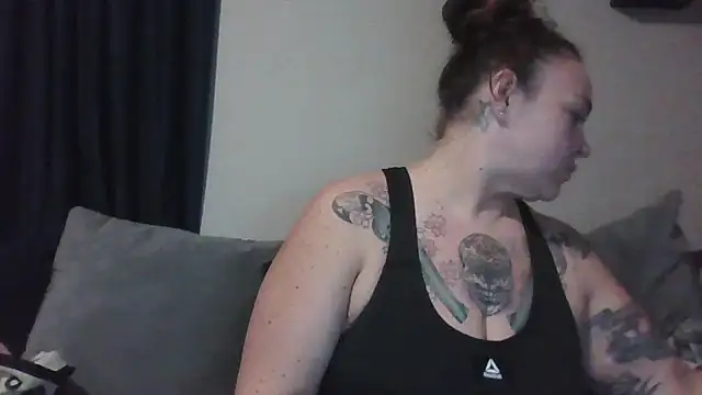 BartenderSteph online show from December 1, 2025, 9:58 am