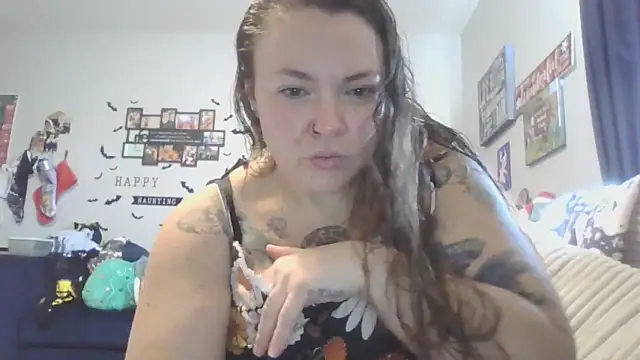 BartenderSteph online show from December 3, 2025, 6:28 pm