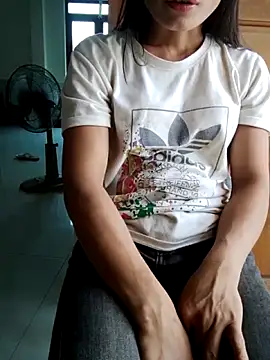 doggy-00 online show from April 13, 2026, 7:36 am