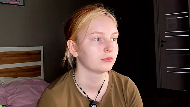 Snapshot of AngelWisee chatting on July 10, 2026, 3:11 am AngelWisee online show from July 10, 2026, 3:11 am
