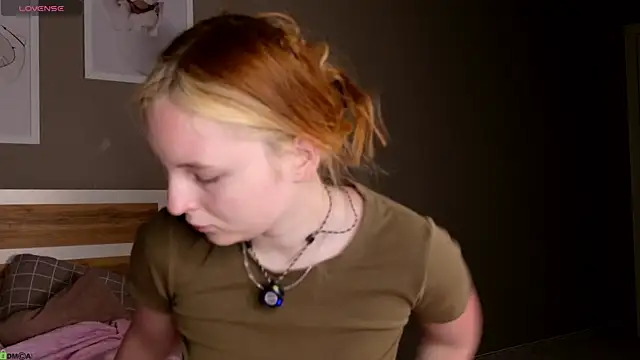 Snapshot of AngelWisee chatting on July 17, 2026, 3:02 am AngelWisee online show from July 17, 2026, 3:02 am