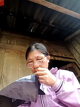 bella-la online show from October 29, 2025, 5:42 am