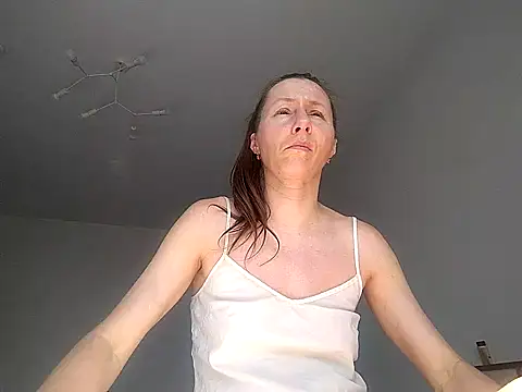 Snapshot of Anneta280671 chatting on May 4, 2026, 11:17 am Anneta280671 online show from May 4, 2026, 11:17 am