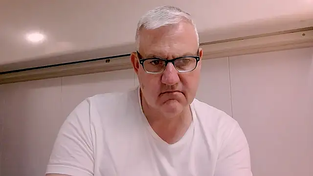 Snapshot of Diegoriv71 chatting on May 11, 2026, 12:16 am Diegoriv71 online show from May 11, 2026, 12:16 am