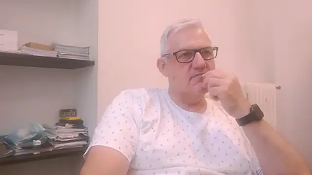 Snapshot of Diegoriv71 chatting on May 28, 2026, 12:02 pm Diegoriv71 online show from May 28, 2026, 12:02 pm