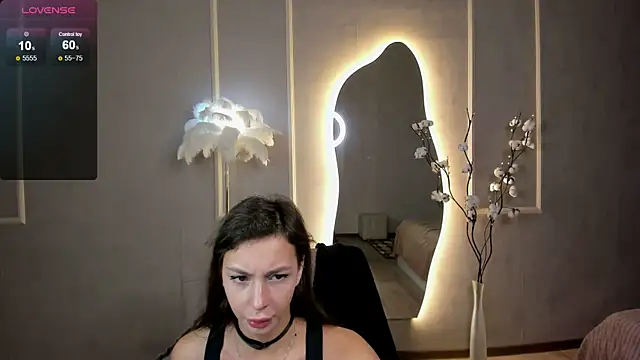 FoxyMoons online show from November 7, 2025, 1:55 pm