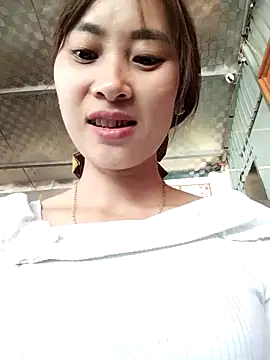 Em xinh01 online show from November 27, 2025, 6:15 am