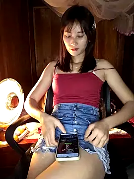 Snapshot of Em_xinh01 chatting on December 21, 2025, 1:35 am Em xinh01 online show from December 21, 2025, 1:35 am