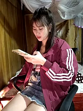 Snapshot of Em_xinh01 chatting on December 21, 2025, 1:40 pm Em xinh01 online show from December 21, 2025, 1:40 pm