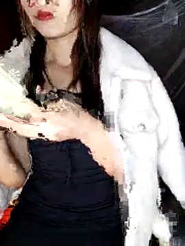 Snapshot of Em_xinh01 chatting on February 2, 2026, 10:36 am Em xinh01 online show from February 2, 2026, 10:36 am