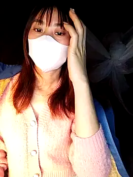 Snapshot of Em_xinh01 chatting on February 3, 2026, 10:37 pm Em xinh01 online show from February 3, 2026, 10:37 pm