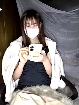 Snapshot of Em_xinh01 chatting on February 5, 2026, 12:21 pm Em xinh01 online show from February 5, 2026, 12:21 pm