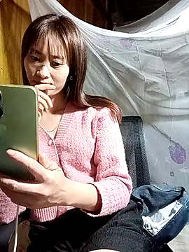 Snapshot of Em_xinh01 chatting on March 4, 2026, 1:55 am Em xinh01 online show from March 4, 2026, 1:55 am