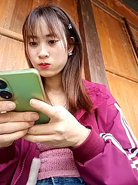 Em xinh01 online show from March 17, 2026, 4:39 am