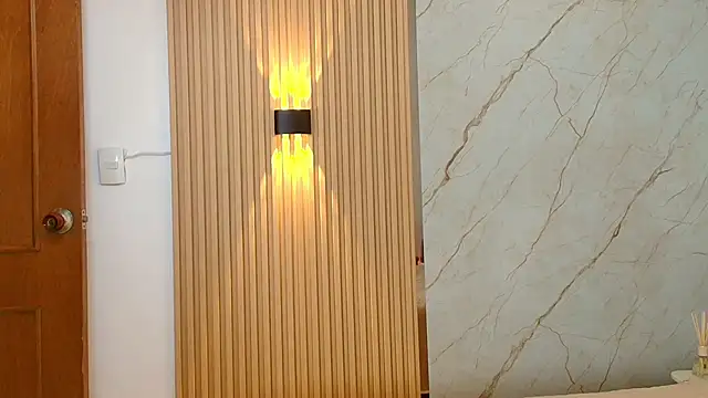 Madisson Queens online show from November 11, 2025, 4:07 pm