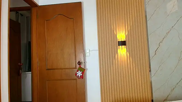 Madisson Queens online show from December 3, 2025, 8:07 pm