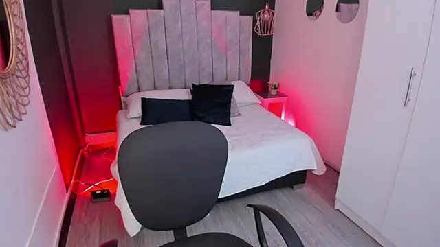 mia jagger online show from May 9, 2026, 7:52 pm