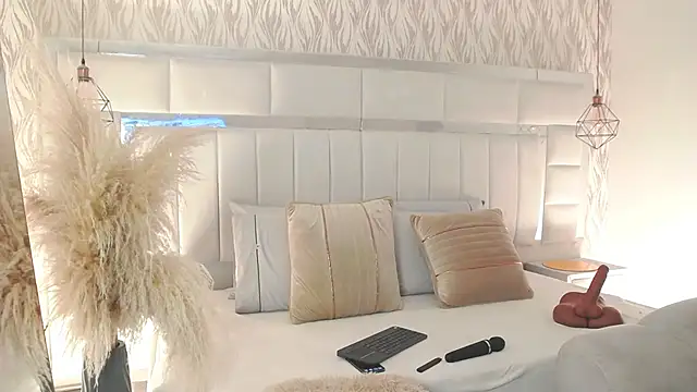 alaya noir  online show from April 7, 2026, 1:00 pm