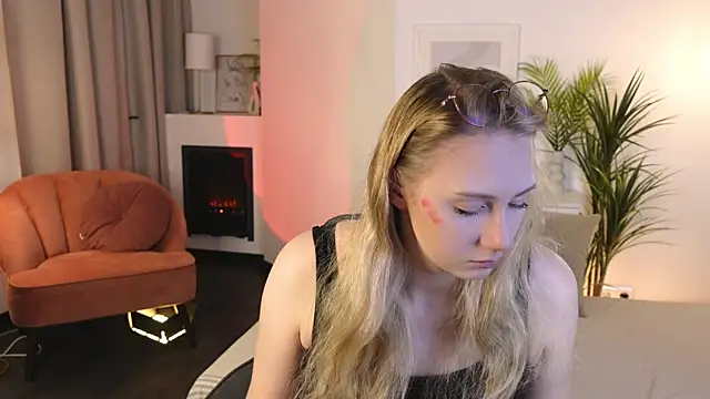 Snapshot of Liana_Ln chatting on November 12, 2025, 3:07 am Liana Ln online show from November 12, 2025, 3:07 am