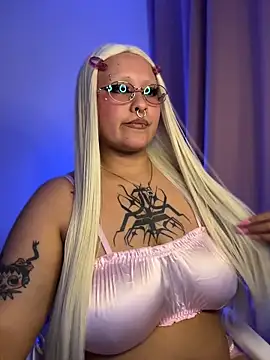 pinkbaddie777 online show from April 22, 2026, 2:36 am