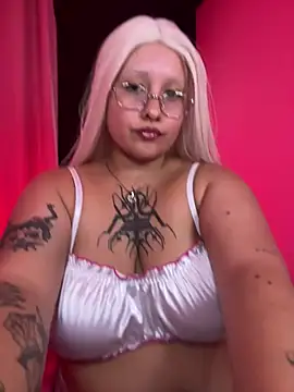 Snapshot of pinkbaddie777 chatting on August 3, 2026, 10:46 pm pinkbaddie777 online show from August 3, 2026, 10:46 pm