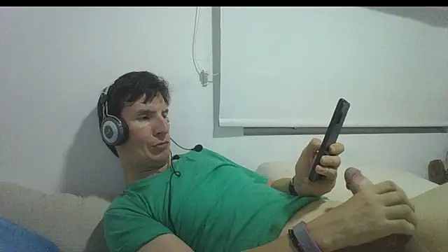 carliesexyman online show from November 16, 2025, 1:55 am