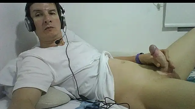 carliesexyman online show from November 21, 2025, 7:40 am