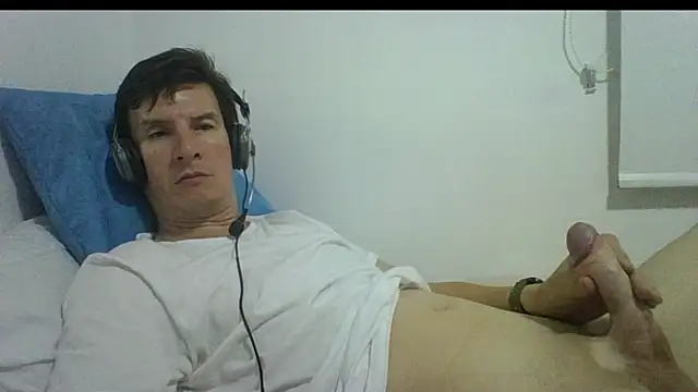 carliesexyman online show from November 25, 2025, 3:50 am