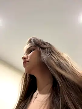 KissMeSashaPlz online show from November 3, 2025, 8:43 pm