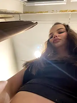 KissMeSashaPlz online show from November 21, 2025, 10:52 pm