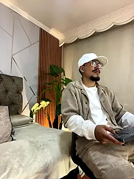 Noa N Luxy online show from November 12, 2025, 3:51 am