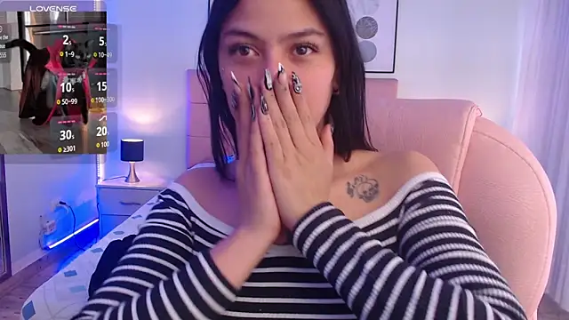 KikiVelvet online show from November 4, 2025, 8:41 pm