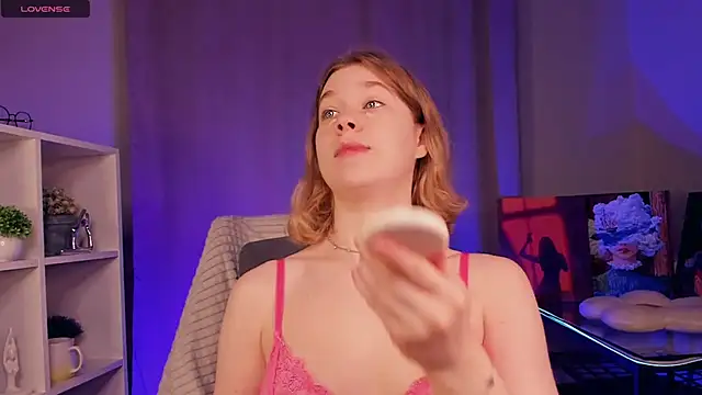 NicoletteTegeler online show from November 5, 2025, 6:35 am