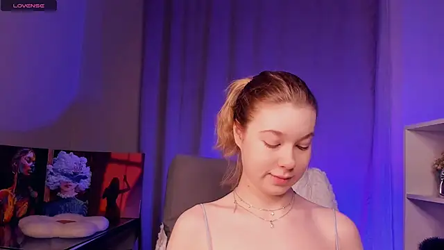 NicoletteTegeler online show from November 21, 2025, 7:07 am