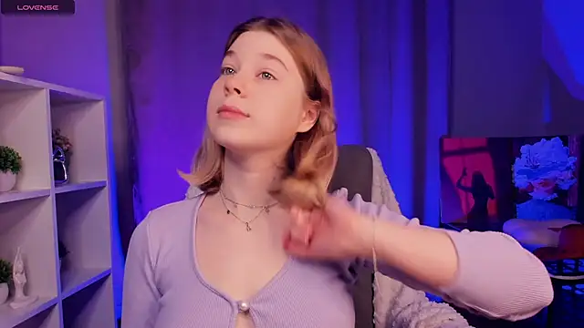 NicoletteTegeler online show from December 4, 2025, 8:01 am