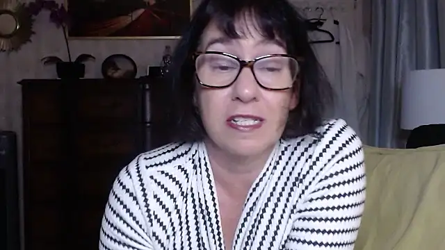 BigbustedBrenda online show from November 23, 2025, 4:40 pm