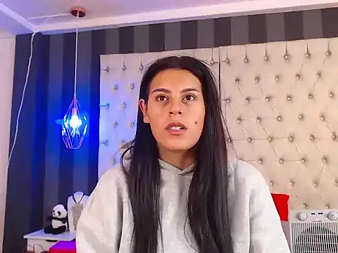 Camile Petite online show from November 1, 2025, 7:27 pm