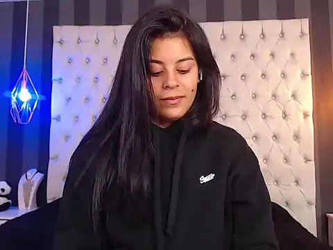 Camile Petite online show from November 5, 2025, 7:36 pm