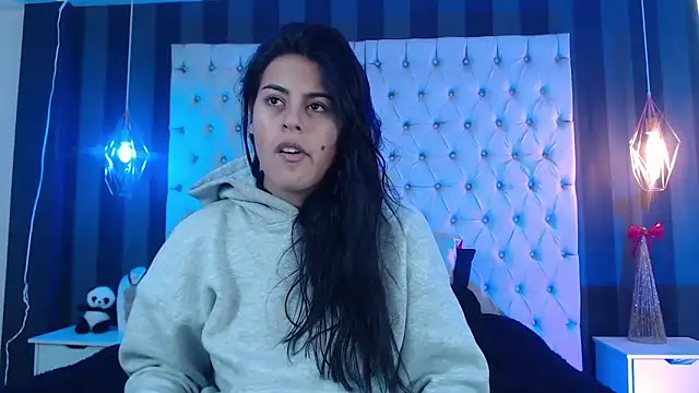 Camile Petite online show from November 15, 2025, 8:38 pm