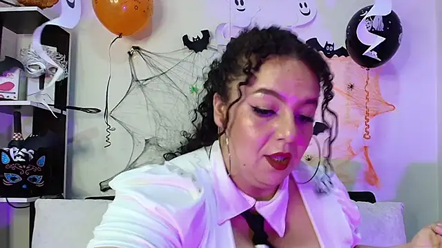 Natasha Amber online show from October 31, 2025, 3:02 pm