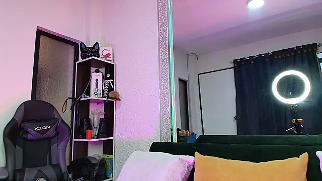 Natasha Amber online show from December 1, 2025, 3:28 pm