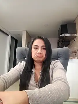 solandrea online show from October 27, 2025, 9:52 pm