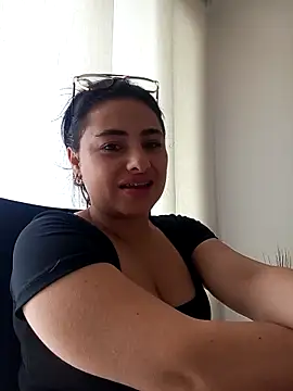 solandrea online show from November 11, 2025, 5:35 pm